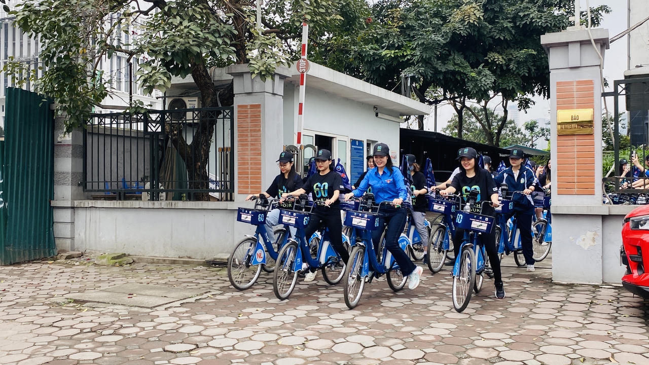 Ra quân đạp xe hưởng ứng giờ Trái đất năm 2024 