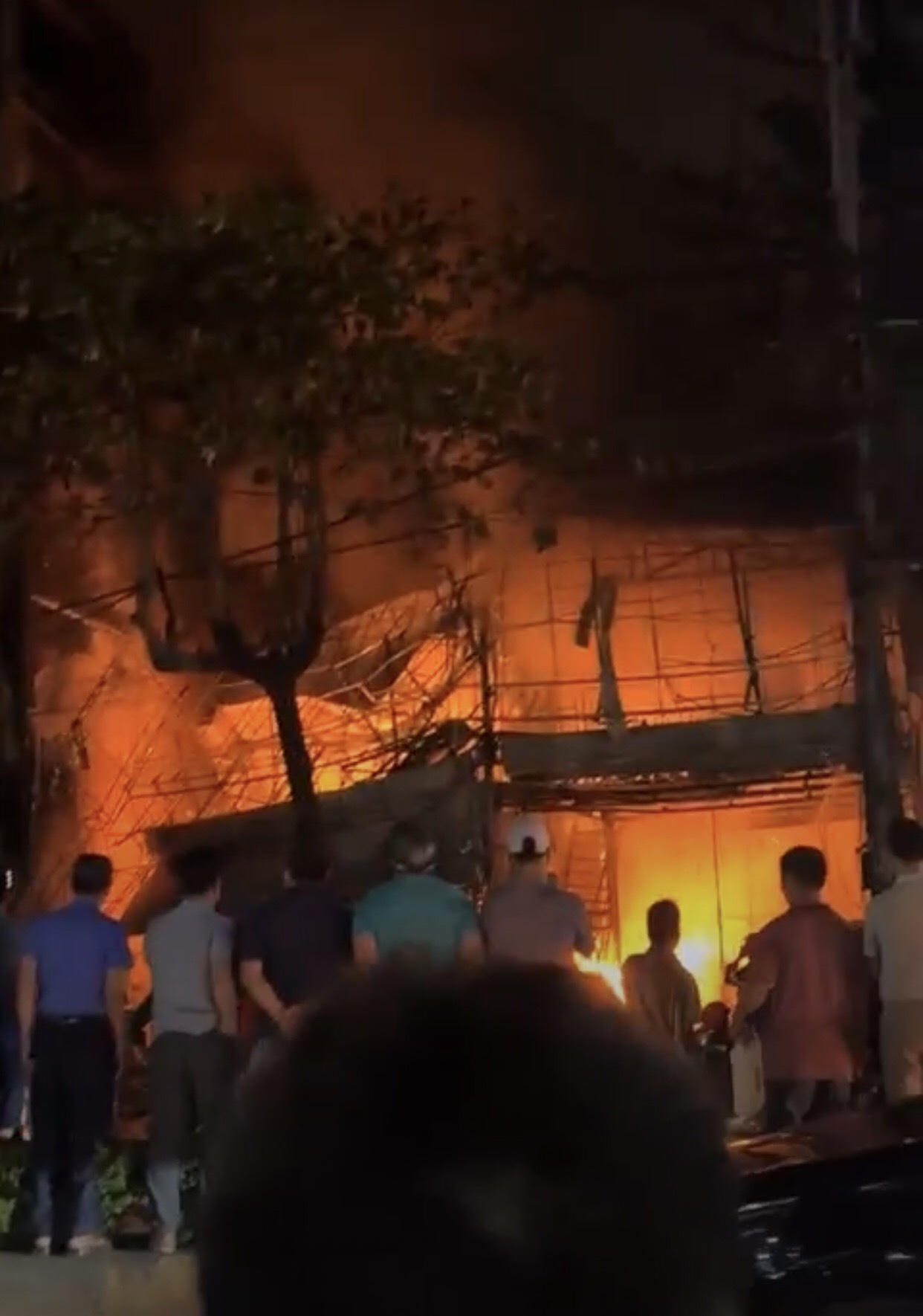 Cháy ngôi nhà làm biển quảng cáo tại TP Vĩnh Yên