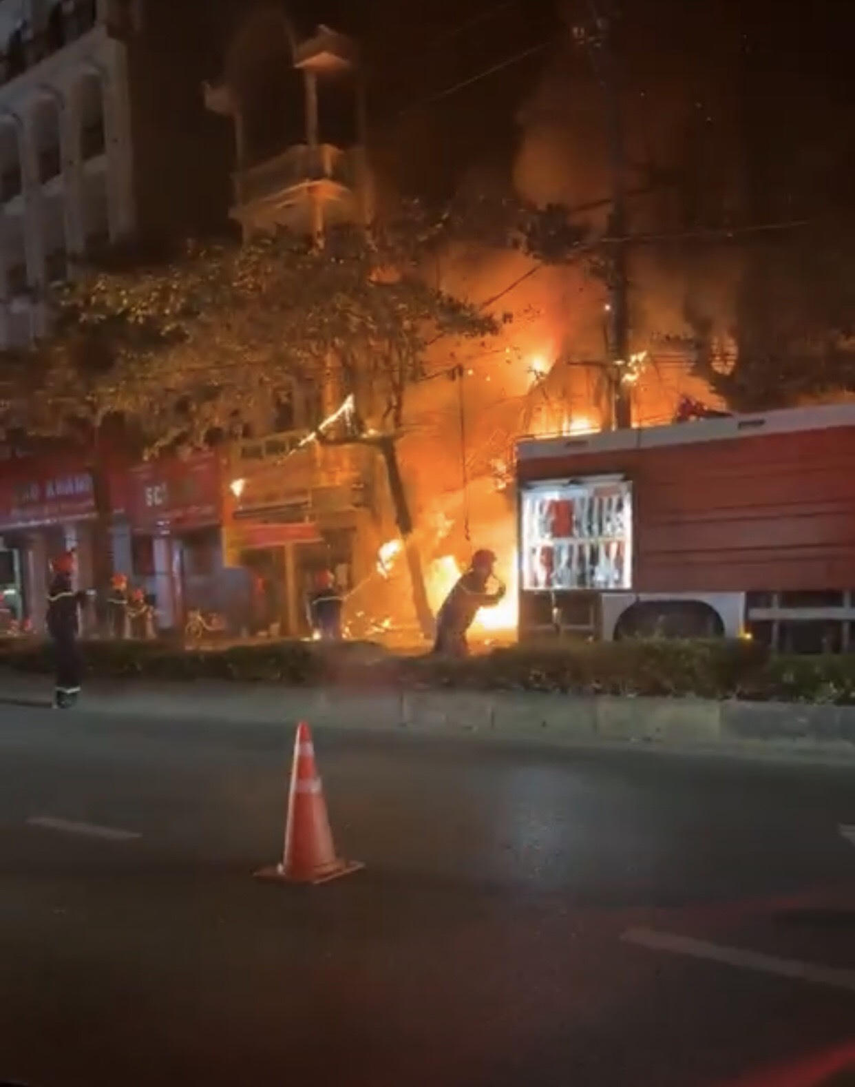 Cháy ngôi nhà làm biển quảng cáo tại TP Vĩnh Yên