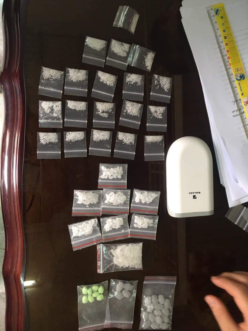 Bắt quả tang đối tượng mua bán trái phép chất ma túy 