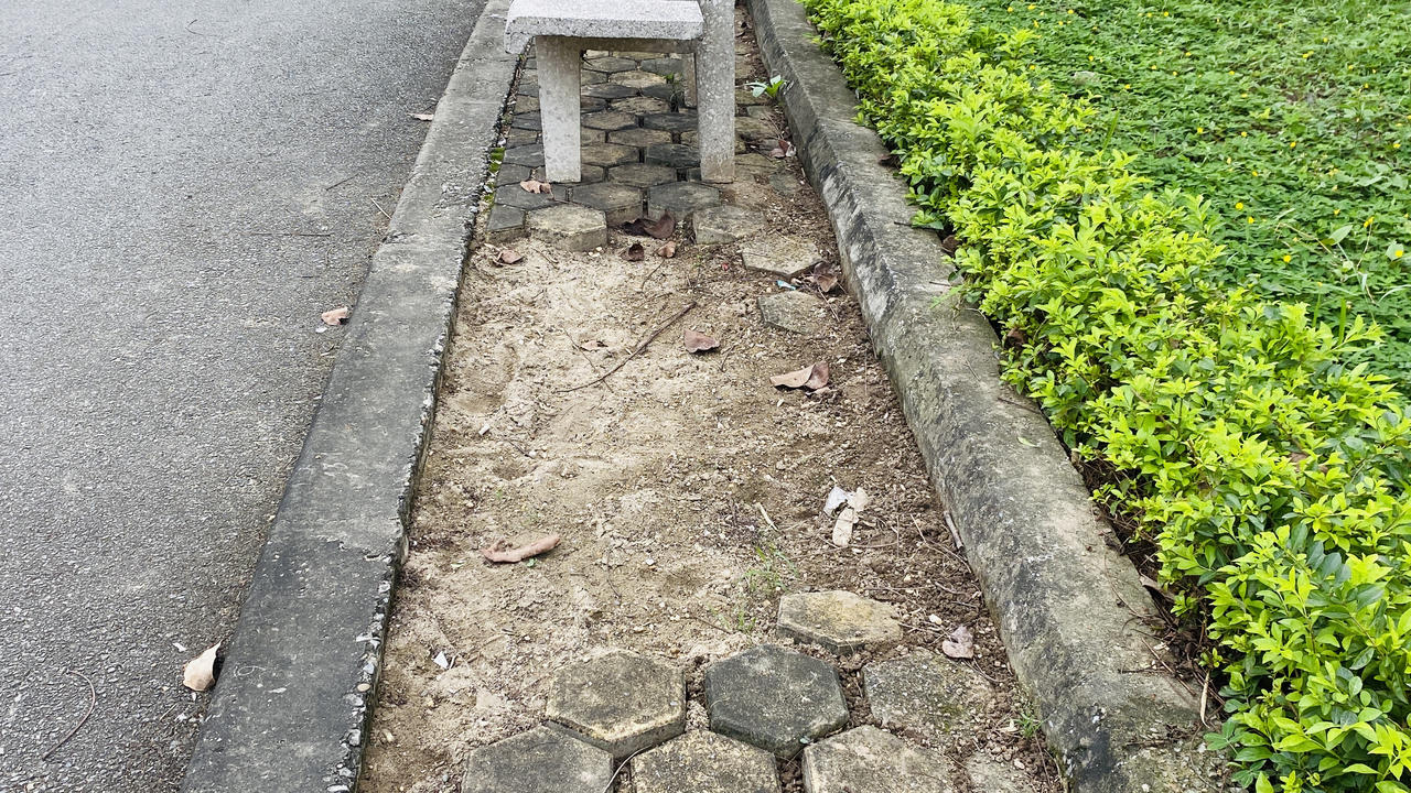 Nhiều hạng mục ở Công viên Cầu Giấy xuống cấp, hoang tàn