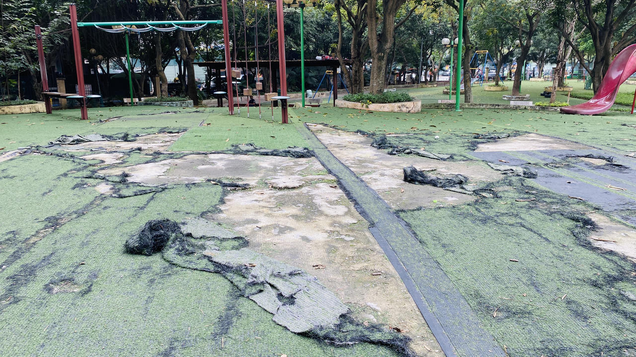 Nhiều hạng mục ở Công viên Cầu Giấy xuống cấp, hoang tàn