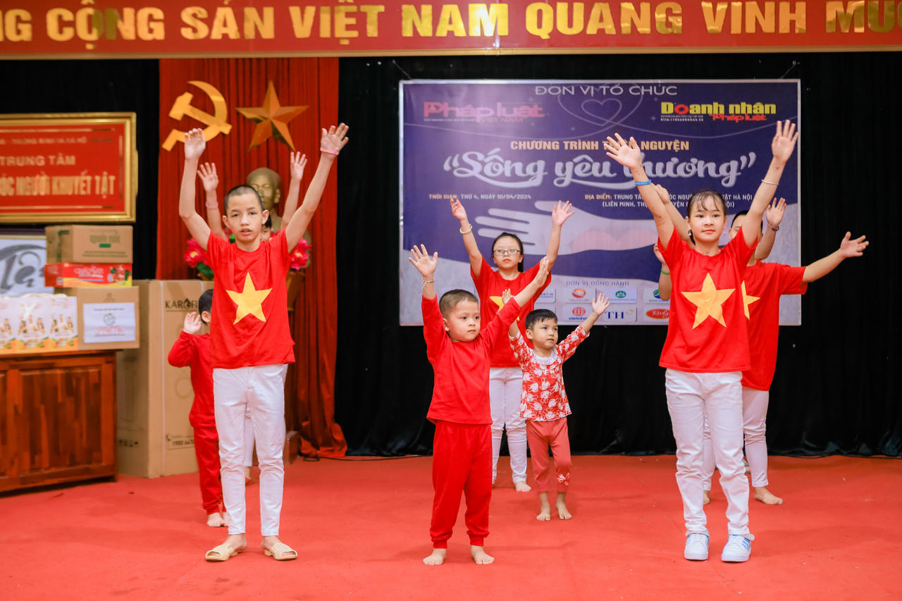 Những hình ảnh ấm áp của hành trình thiện nguyện “Sống yêu thương”