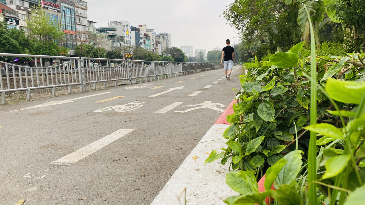 'Hiu hắt' tuyến đường dành riêng cho xe đạp ở Hà Nội