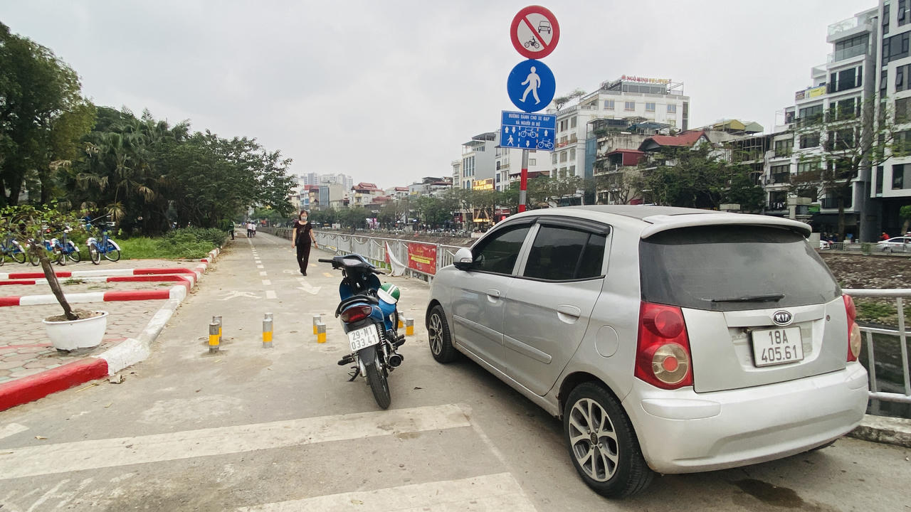 'Hiu hắt' tuyến đường dành riêng cho xe đạp ở Hà Nội
