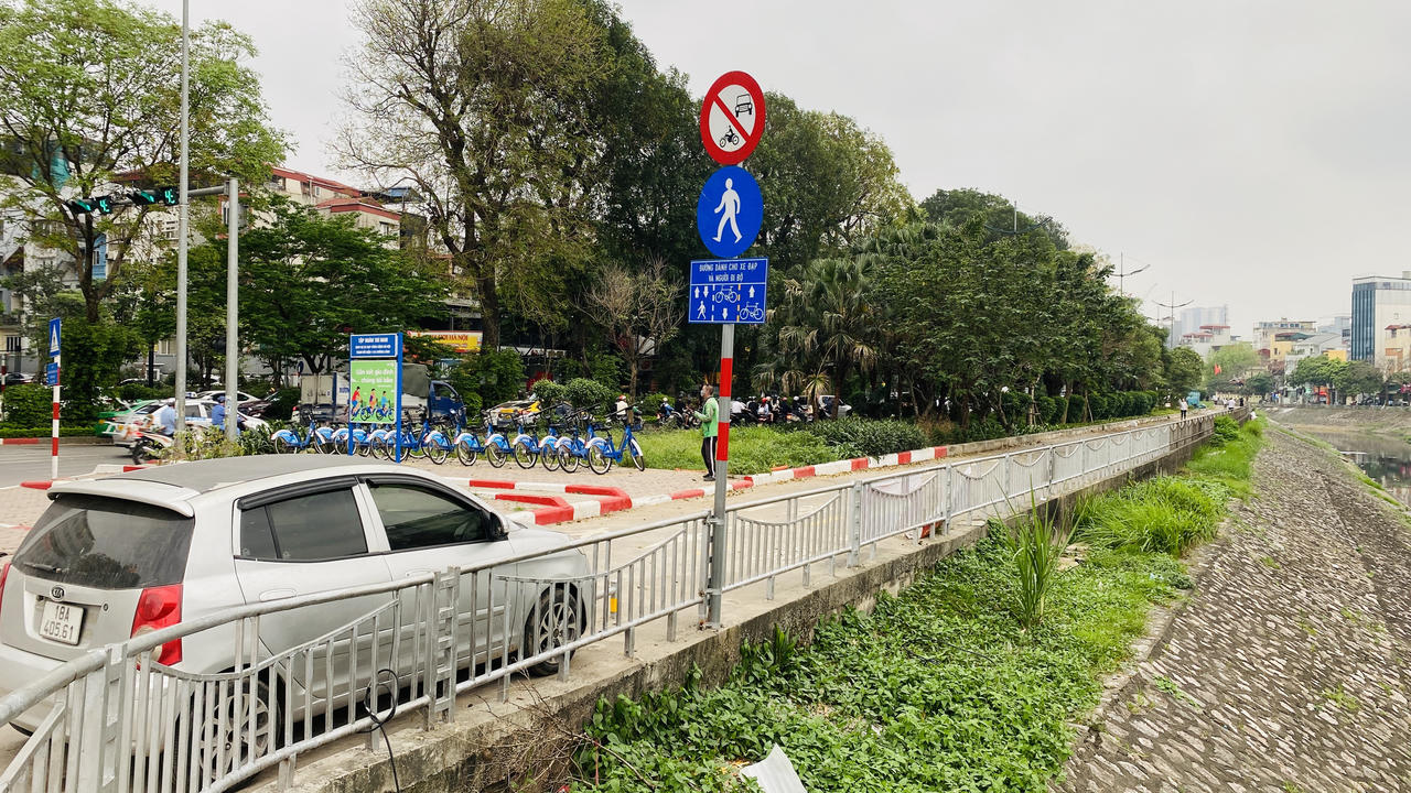 'Hiu hắt' tuyến đường dành riêng cho xe đạp ở Hà Nội