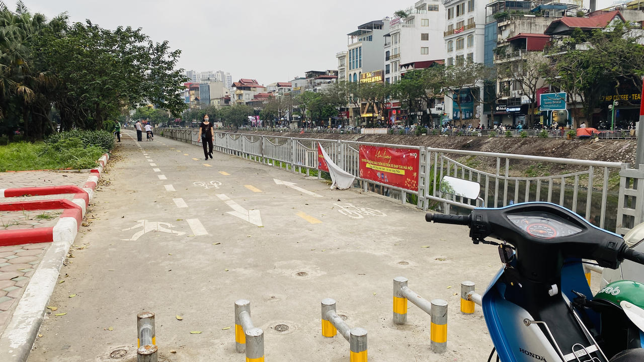 'Hiu hắt' tuyến đường dành riêng cho xe đạp ở Hà Nội