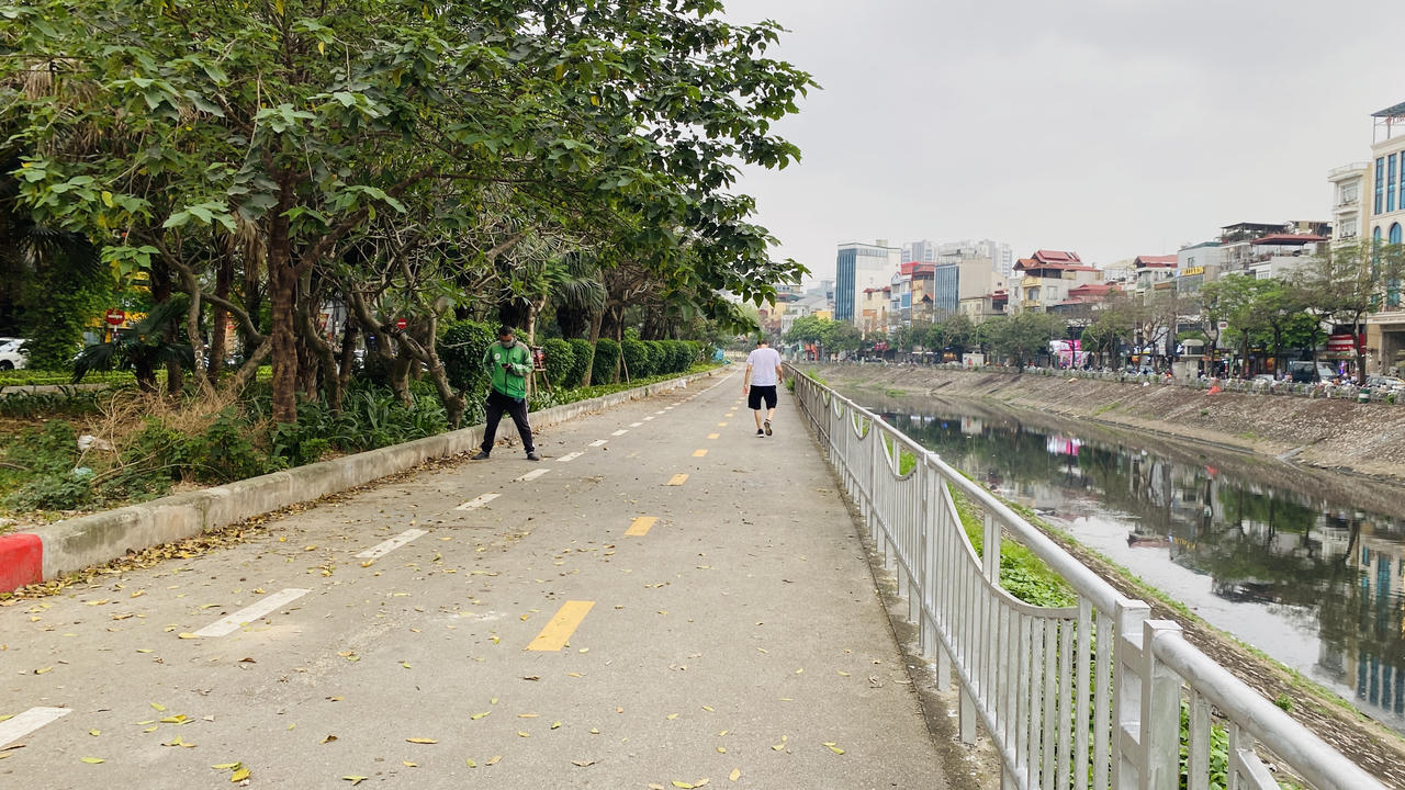 'Hiu hắt' tuyến đường dành riêng cho xe đạp ở Hà Nội