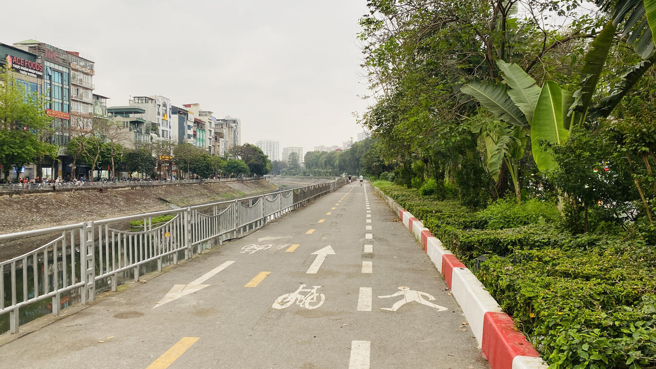 'Hiu hắt' tuyến đường dành riêng cho xe đạp ở Hà Nội