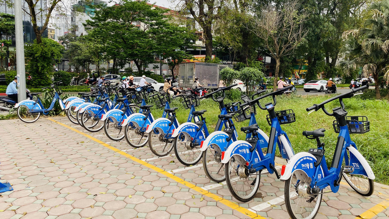 'Hiu hắt' tuyến đường dành riêng cho xe đạp ở Hà Nội