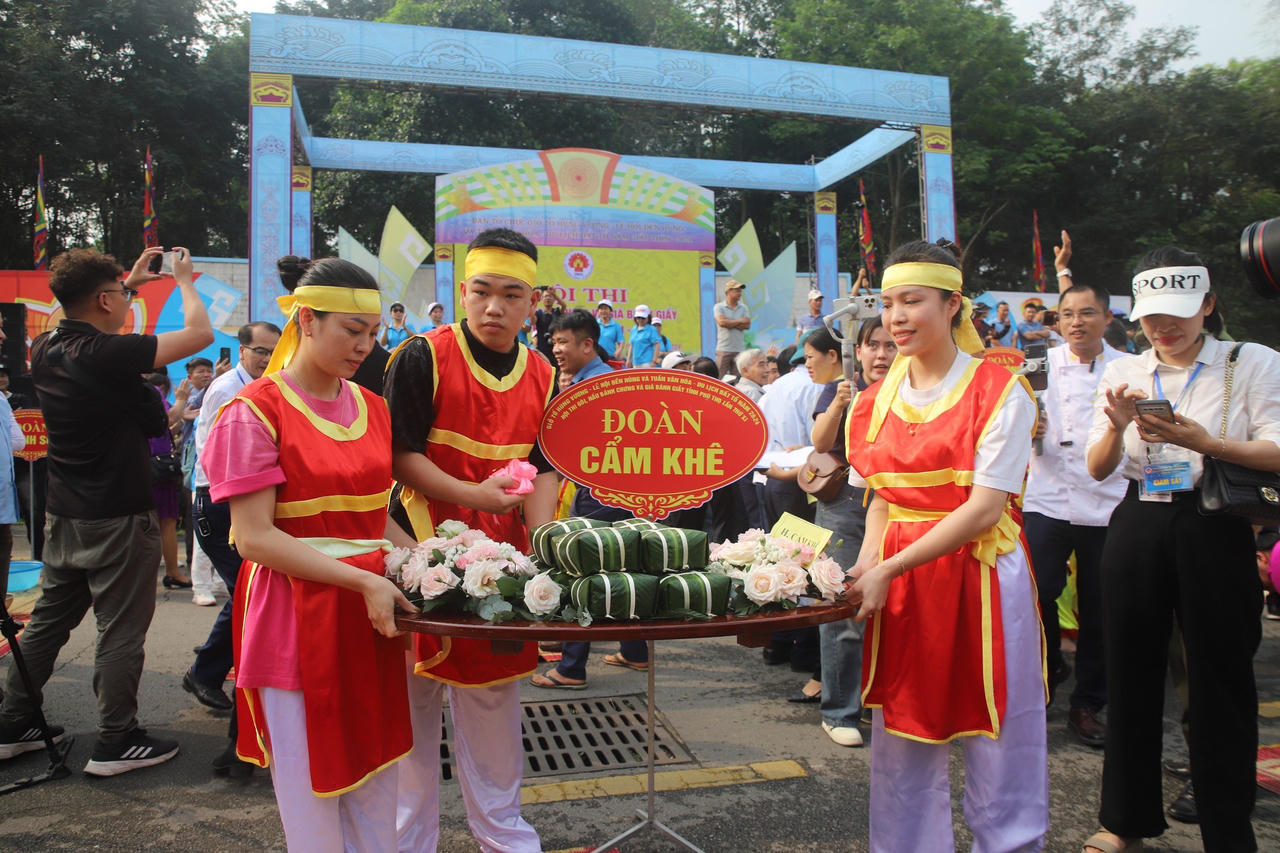 Hơn 100 nghệ nhân tái hiện cuộc thi làm lễ vật dâng cúng tổ tiên thời Hùng Vương 