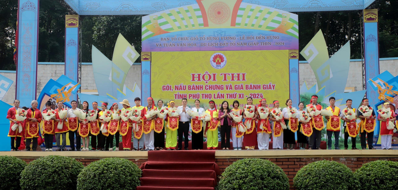 Hơn 100 nghệ nhân tái hiện cuộc thi làm lễ vật dâng cúng tổ tiên thời Hùng Vương 