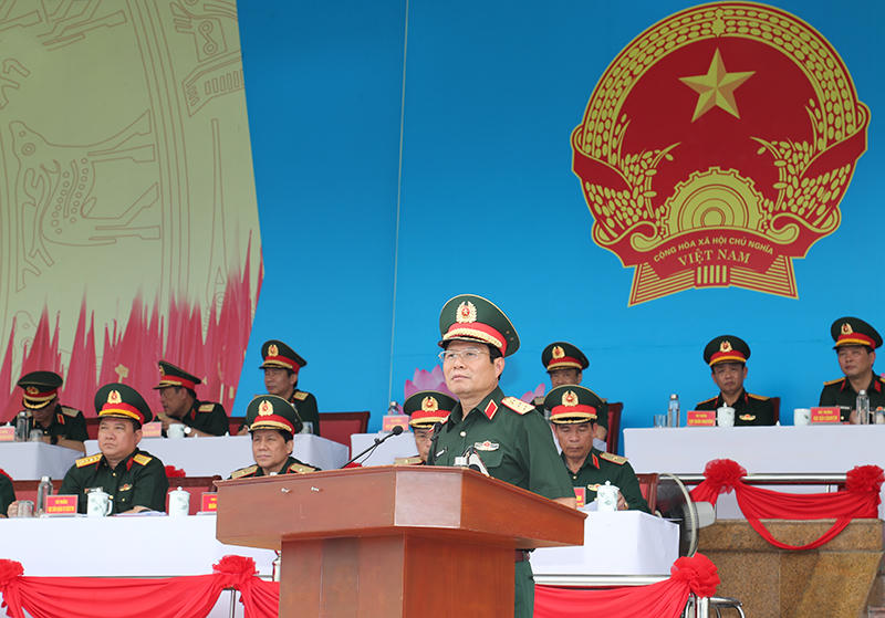 Thượng tướng Nguyễn Tân Cương kiểm tra hợp luyện diễu binh, diễu hành kỷ niệm 70 năm Chiến thắng Điện Biên Phủ