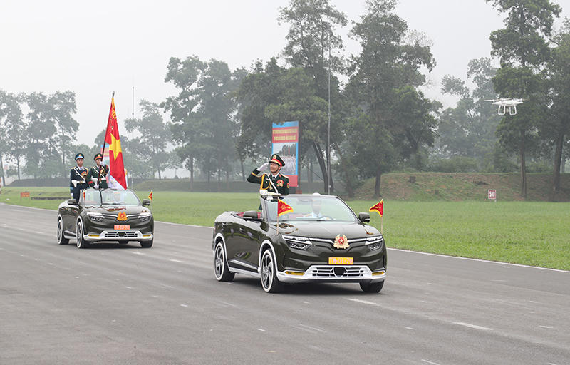 Thượng tướng Nguyễn Tân Cương kiểm tra hợp luyện diễu binh, diễu hành kỷ niệm 70 năm Chiến thắng Điện Biên Phủ