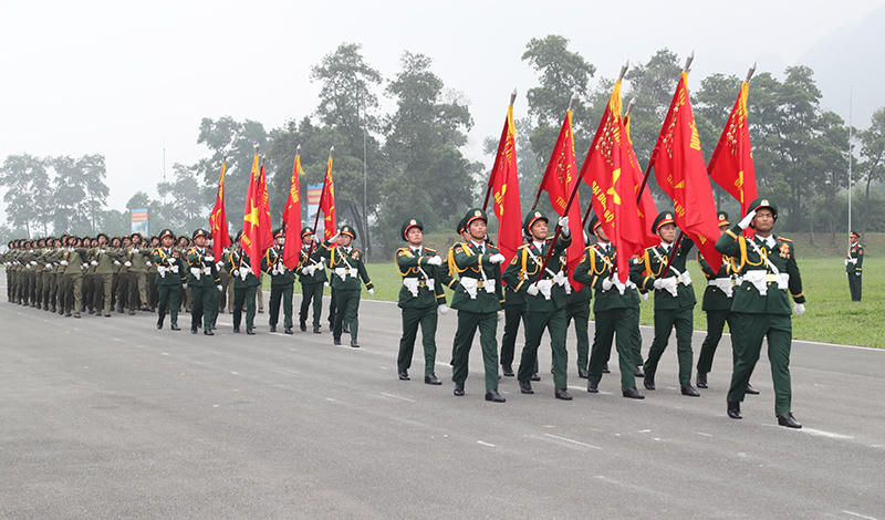 Thượng tướng Nguyễn Tân Cương kiểm tra hợp luyện diễu binh, diễu hành kỷ niệm 70 năm Chiến thắng Điện Biên Phủ