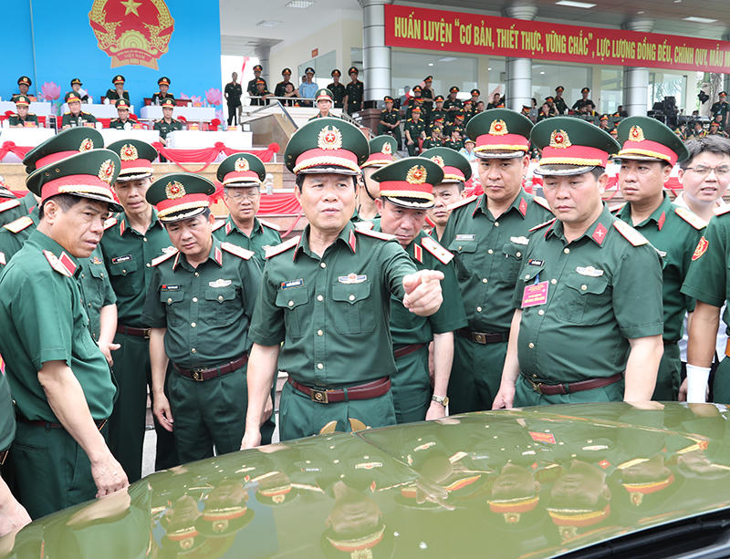 Thượng tướng Nguyễn Tân Cương kiểm tra hợp luyện diễu binh, diễu hành kỷ niệm 70 năm Chiến thắng Điện Biên Phủ