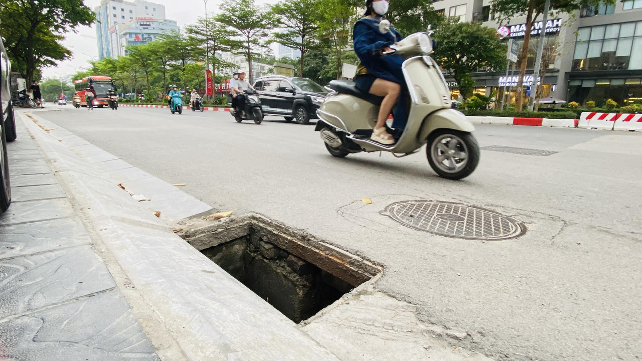 Cầu Giấy (Hà Nội): Ẩn họa từ chiếc cống không nắp