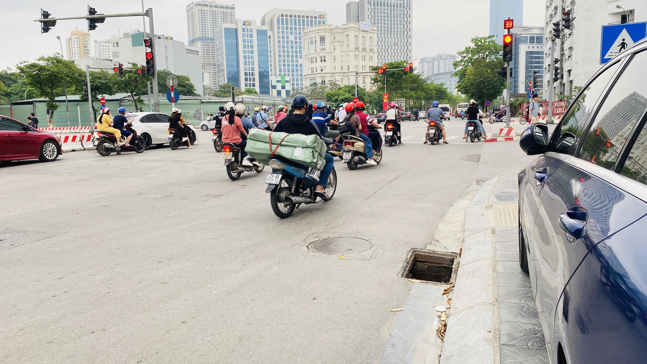 Cầu Giấy (Hà Nội): Ẩn họa từ chiếc cống không nắp