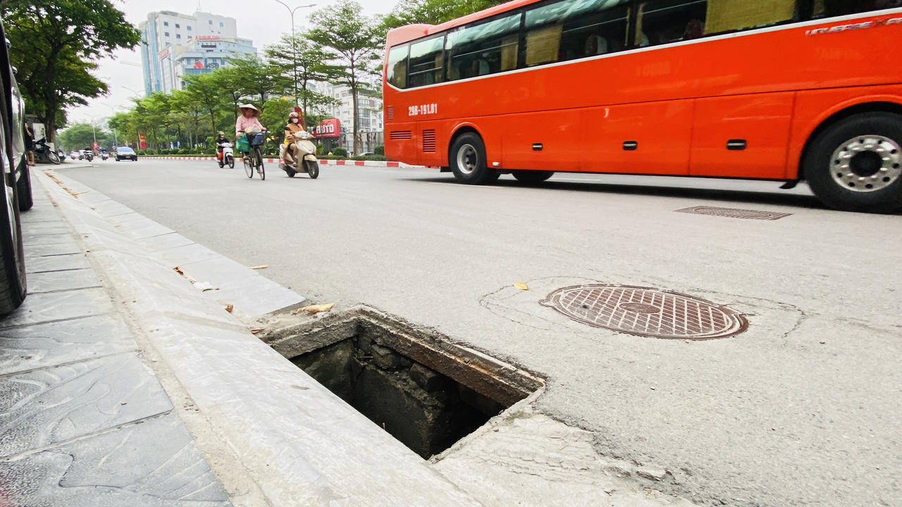 Cầu Giấy (Hà Nội): Ẩn họa từ chiếc cống không nắp
