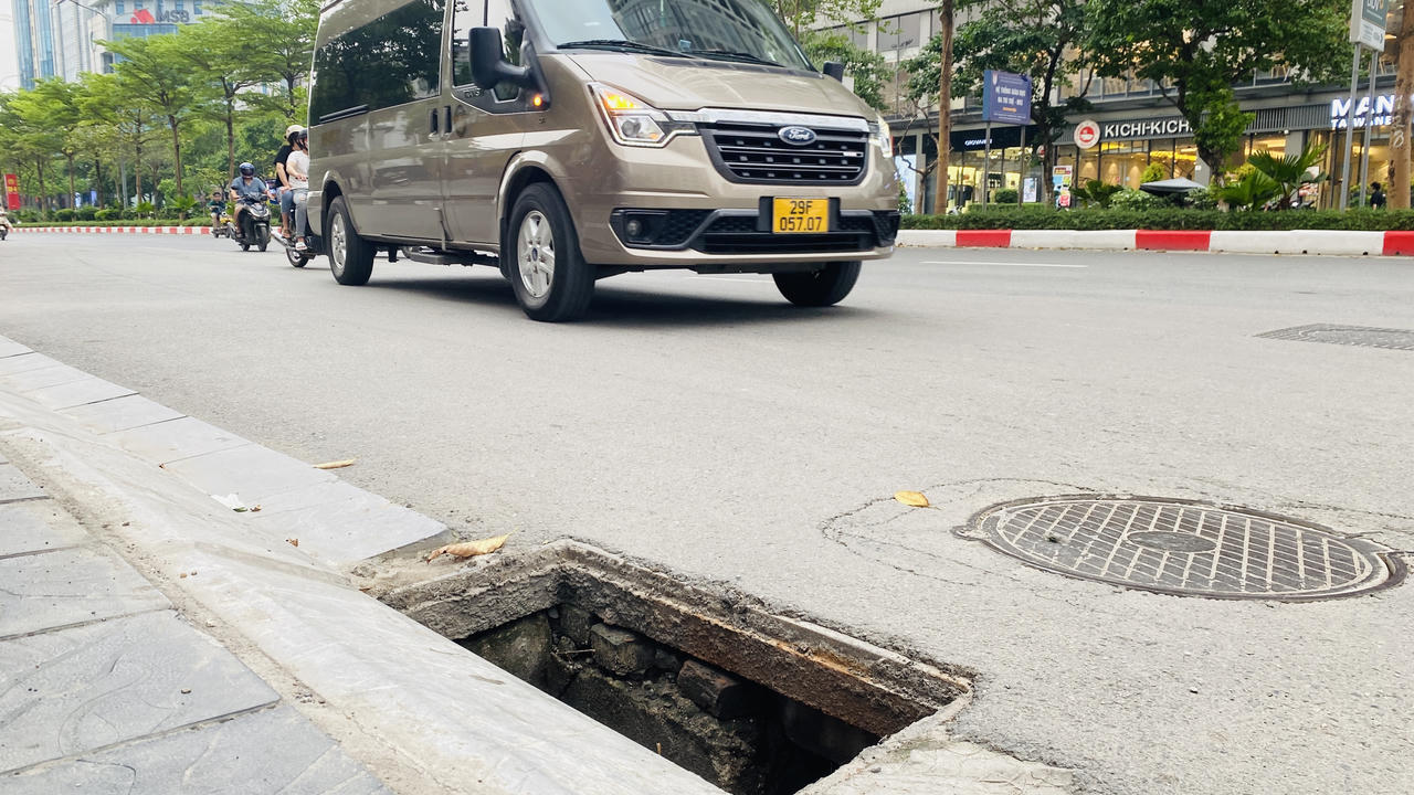 Cầu Giấy (Hà Nội): Ẩn họa từ chiếc cống không nắp