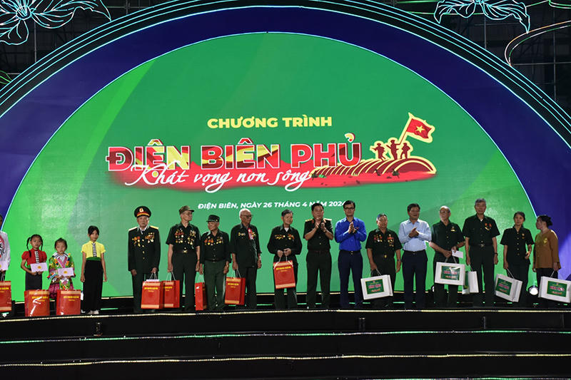 Lắng đọng Chương trình giao lưu nghệ thuật “Điện Biên Phủ - Khát vọng non sông”