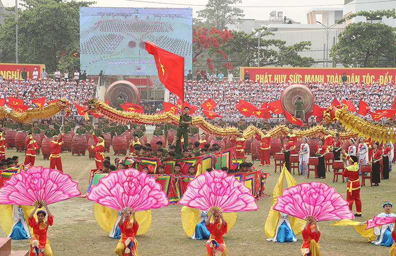 Thượng tướng Nguyễn Văn Nghĩa kiểm tra hợp luyện diễu binh, diễu hành kỷ niệm 70 năm Chiến thắng Điện Biên Phủ