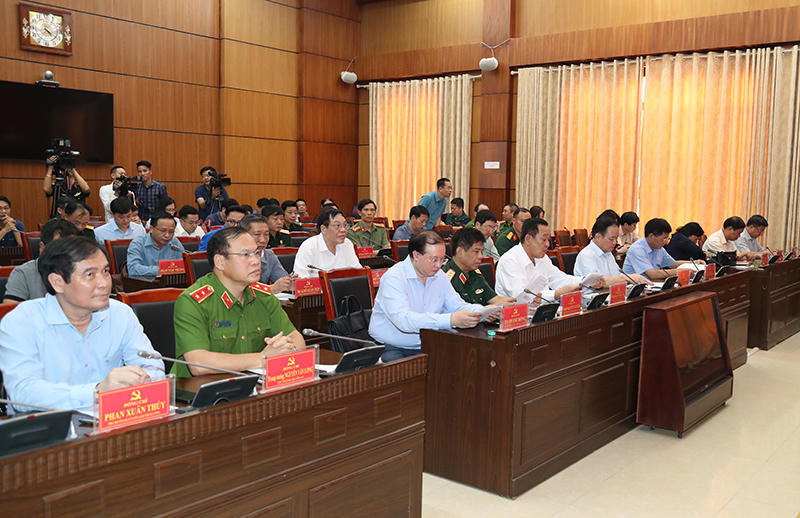 Trưởng ban Tuyên giáo Trung ương Nguyễn Trọng Nghĩa làm việc với Ban Thường vụ Tỉnh ủy Điện Biên