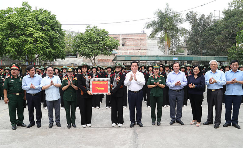 Trưởng ban Tuyên giáo Trung ương Nguyễn Trọng Nghĩa làm việc với Ban Thường vụ Tỉnh ủy Điện Biên