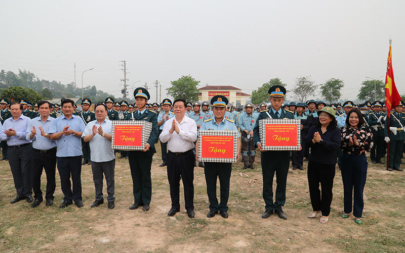 Trưởng ban Tuyên giáo Trung ương Nguyễn Trọng Nghĩa làm việc với Ban Thường vụ Tỉnh ủy Điện Biên
