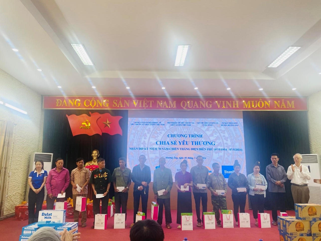 Kỷ niệm 70 năm Điện Biên Phủ: Chia sẻ yêu thương, tri ân cựu chiến binh 