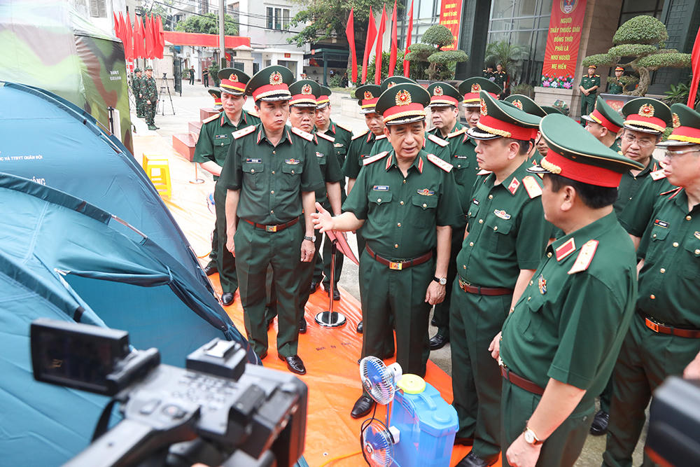 Đại tướng Phan Văn Giang thăm và làm việc với Cục Quân y