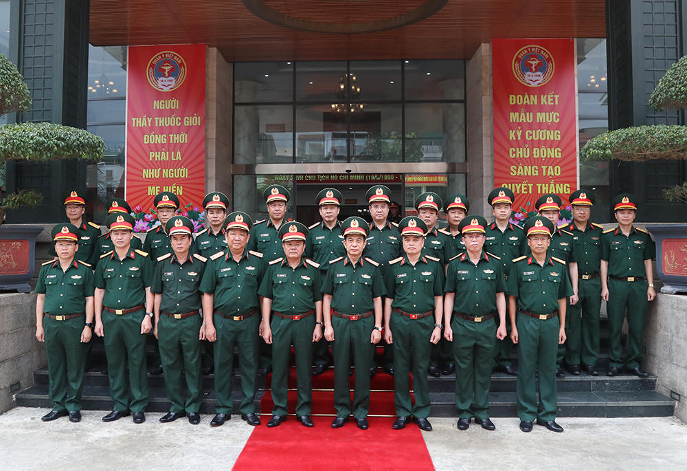 Đại tướng Phan Văn Giang thăm và làm việc với Cục Quân y
