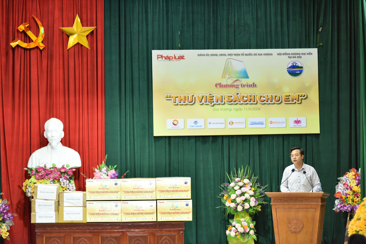 Báo Pháp luật Việt Nam cùng Hội đồng hương Gia Viễn tại Hà Nội trao tặng ‘Thư viện sách cho em’ 