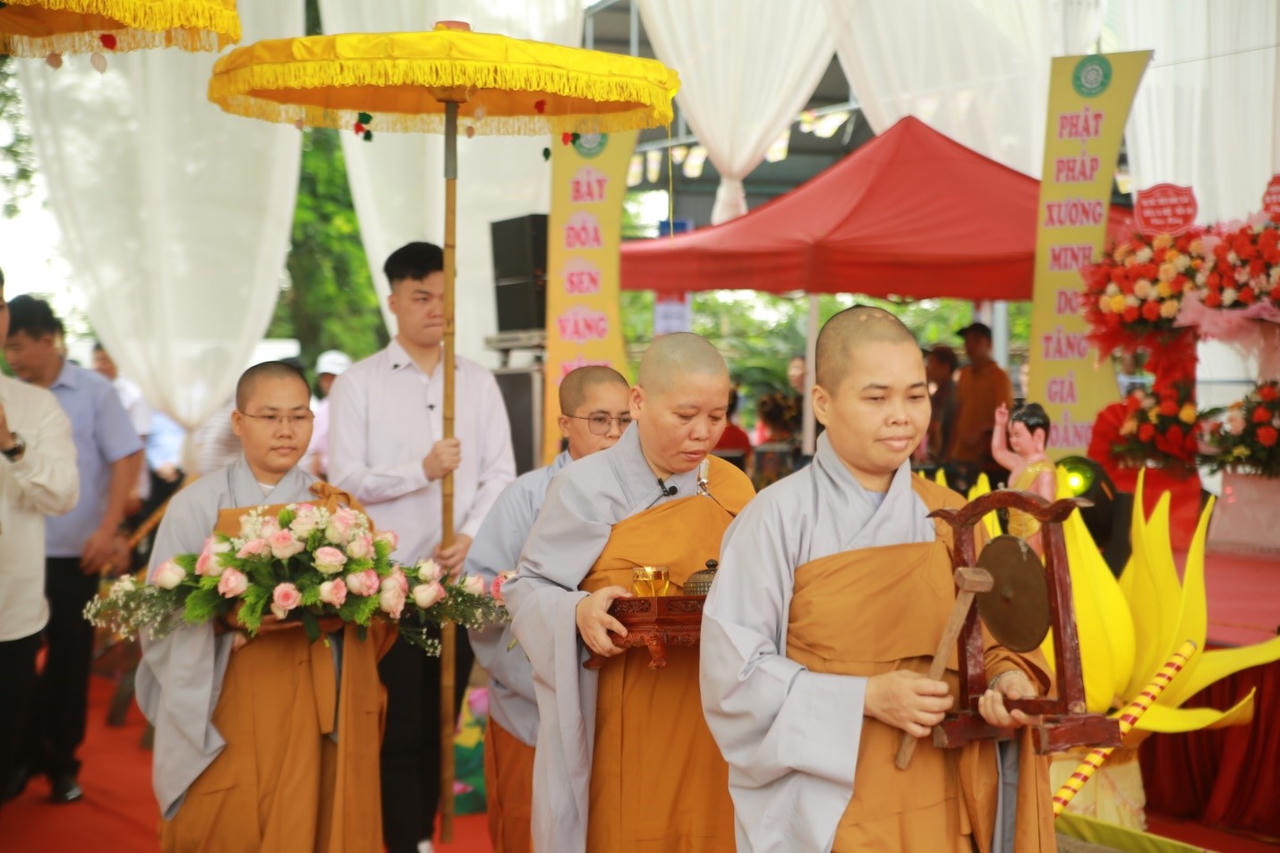 Mừng Lễ Phật Đản xây dựng lại chùa cổ gần 500 năm tuổi