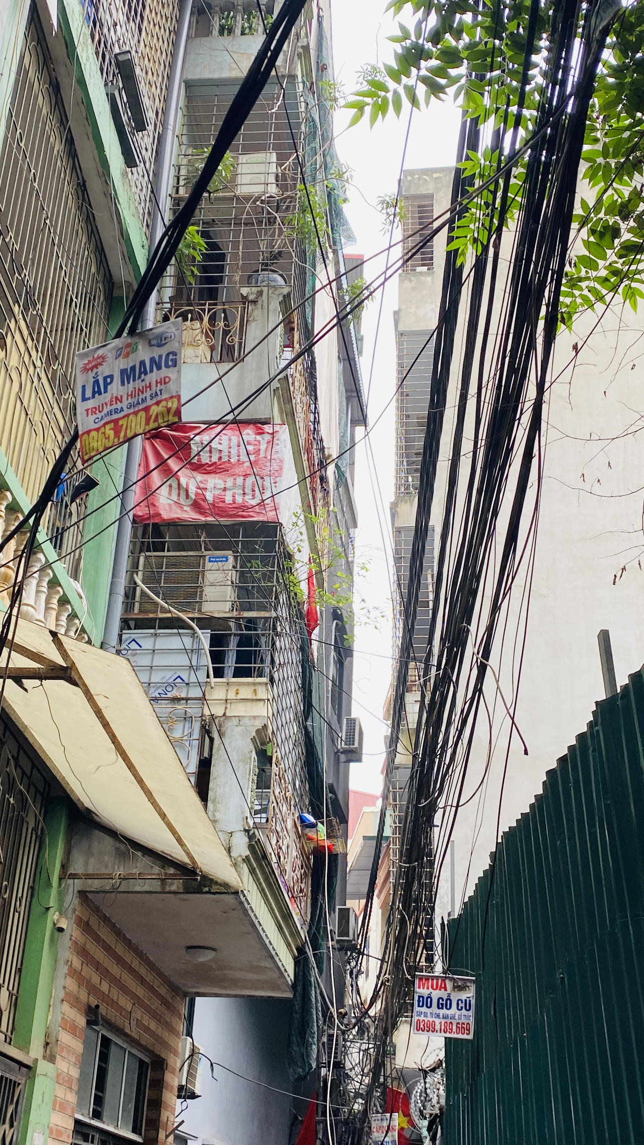 Hiện trường vụ cháy đặc biệt nghiêm trọng tại ngõ 119 Trung Kính, Cầu Giấy 