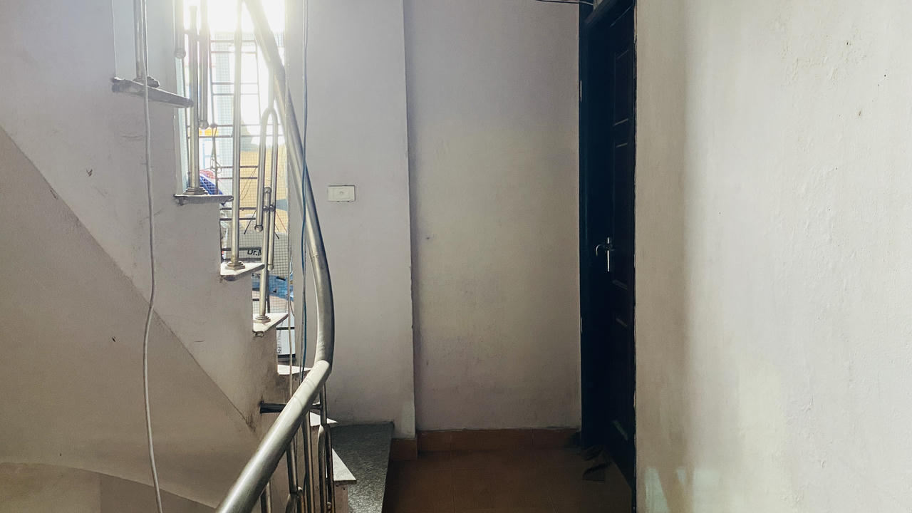 Chủ nhà trọ quận Cầu Giấy 'theo nhau' phá 'chuồng cọp', mở lối thoát hiểm để phòng cháy