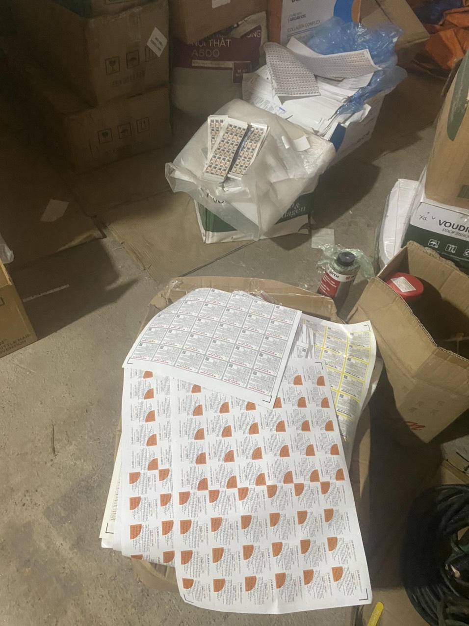 Công an TP Hà Nội triệt phá đường dây buôn bán mỹ phẩm giả số lượng lớn