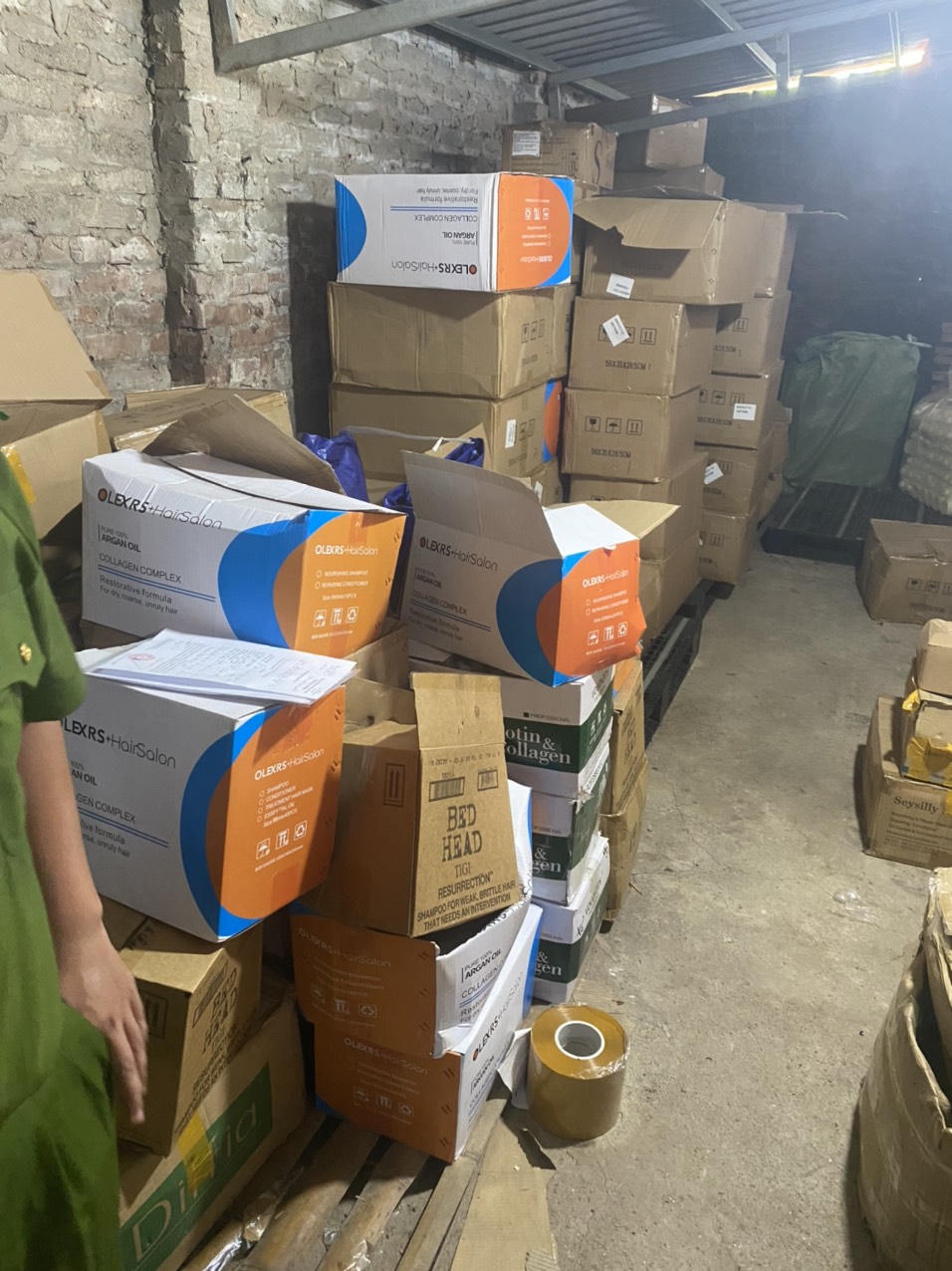 Công an TP Hà Nội triệt phá đường dây buôn bán mỹ phẩm giả số lượng lớn