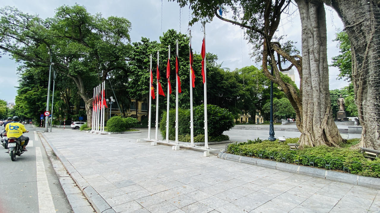 Phố phường Hà Nội trầm mặc tưởng nhớ Tổng Bí thư Nguyễn Phú Trọng