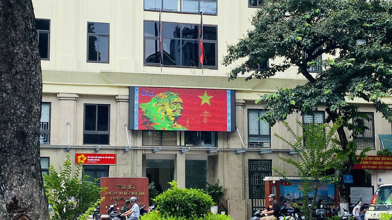 Phố phường Hà Nội trầm mặc tưởng nhớ Tổng Bí thư Nguyễn Phú Trọng