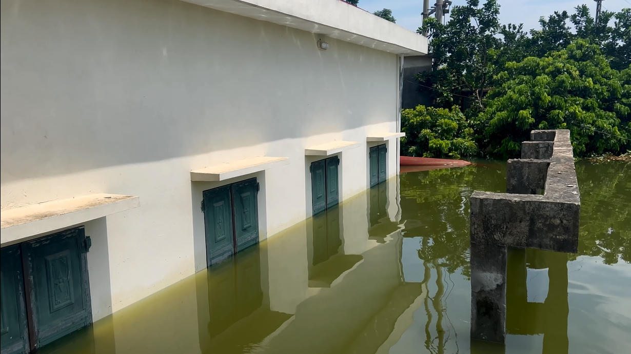 Còn cả nghìn hộ trong vùng lũ, Bí thư Hà Nội yêu cầu tiếp tục sơ tán dân 