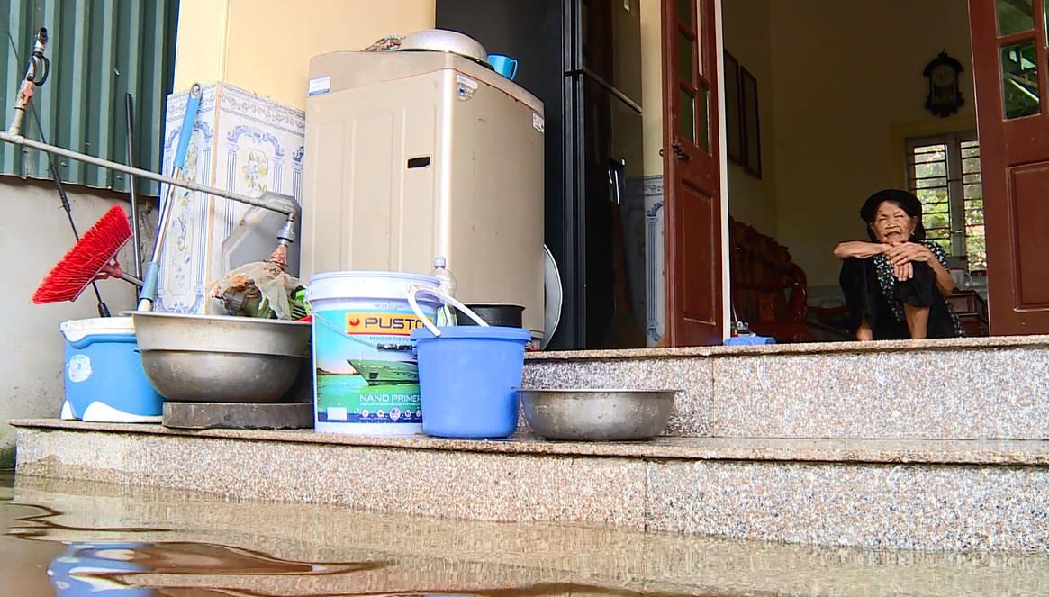 Còn cả nghìn hộ trong vùng lũ, Bí thư Hà Nội yêu cầu tiếp tục sơ tán dân 