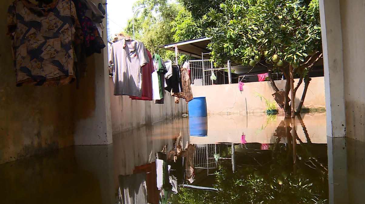 Còn cả nghìn hộ trong vùng lũ, Bí thư Hà Nội yêu cầu tiếp tục sơ tán dân 