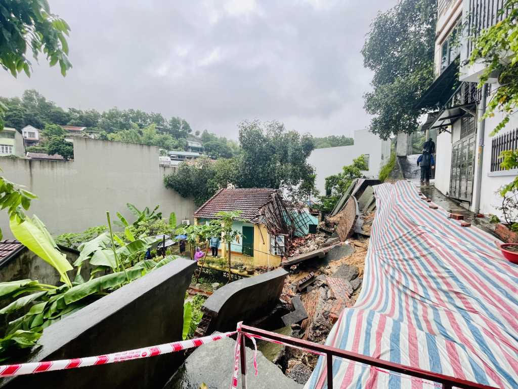 Ngập như sông nhiều khu vực ở Hạ Long