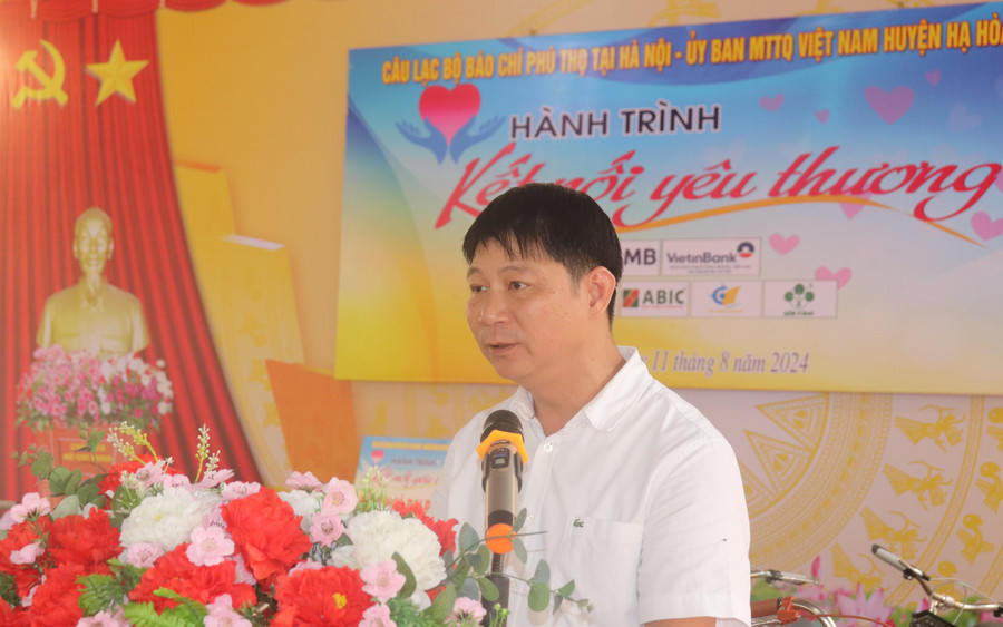 Chung sức giúp học trò nghèo vững bước đến trường