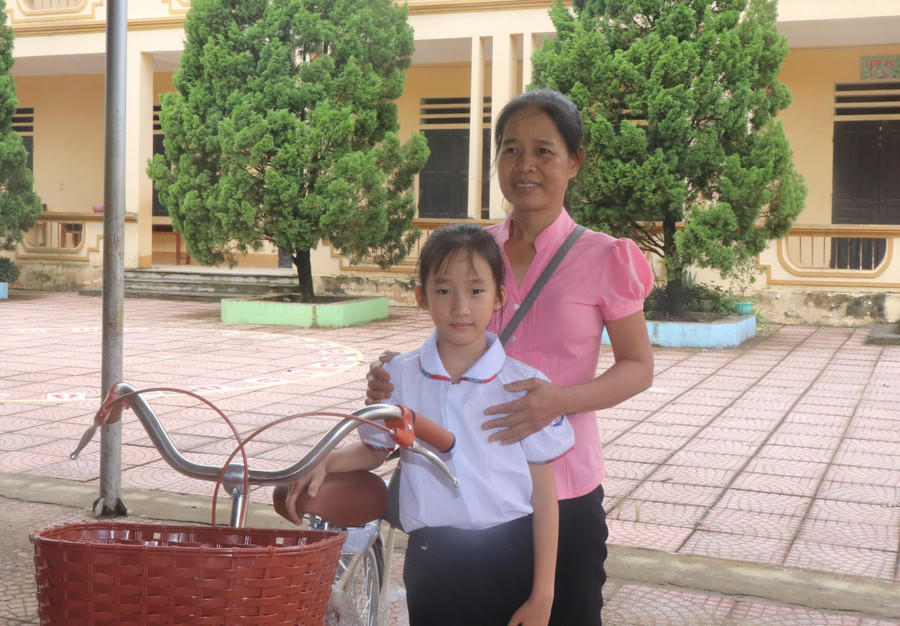 Chung sức giúp học trò nghèo vững bước đến trường