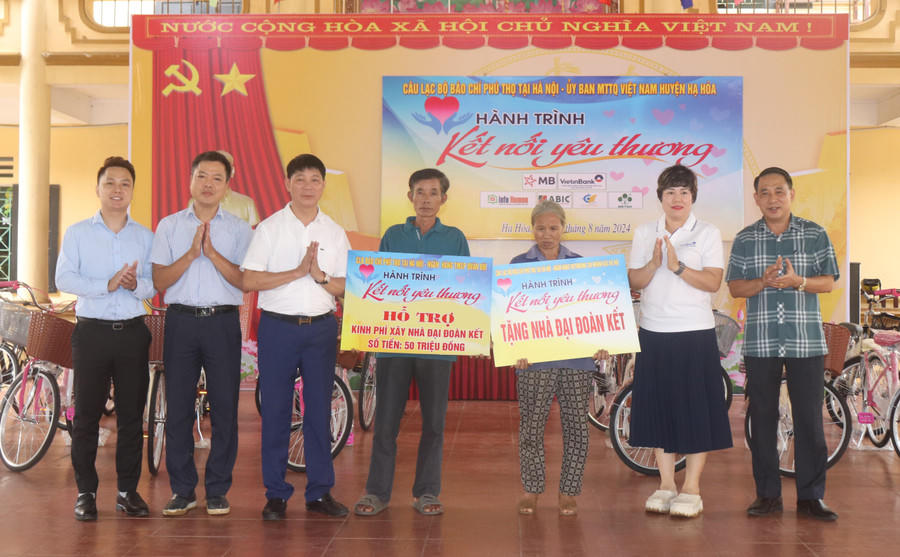 Chung sức giúp học trò nghèo vững bước đến trường