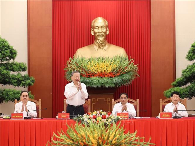 Tổng Bí thư, Chủ tịch nước Tô Lâm chủ trì Hội nghị gặp mặt các đồng chí lãnh đạo, nguyên lãnh đạo Đảng, Nhà nước