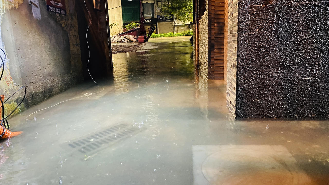 Đề phòng ngập lụt trên loạt tuyến phố ở Hà Nội 