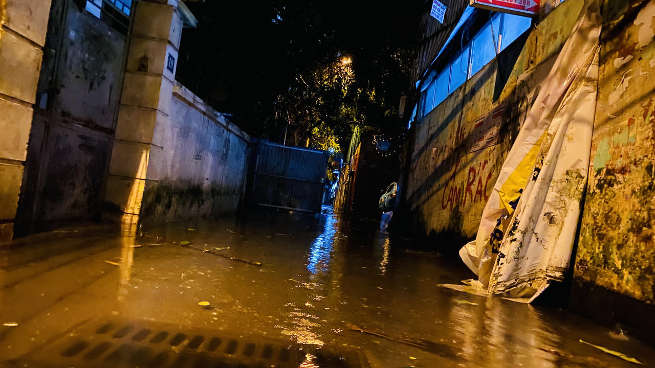 Đề phòng ngập lụt trên loạt tuyến phố ở Hà Nội 